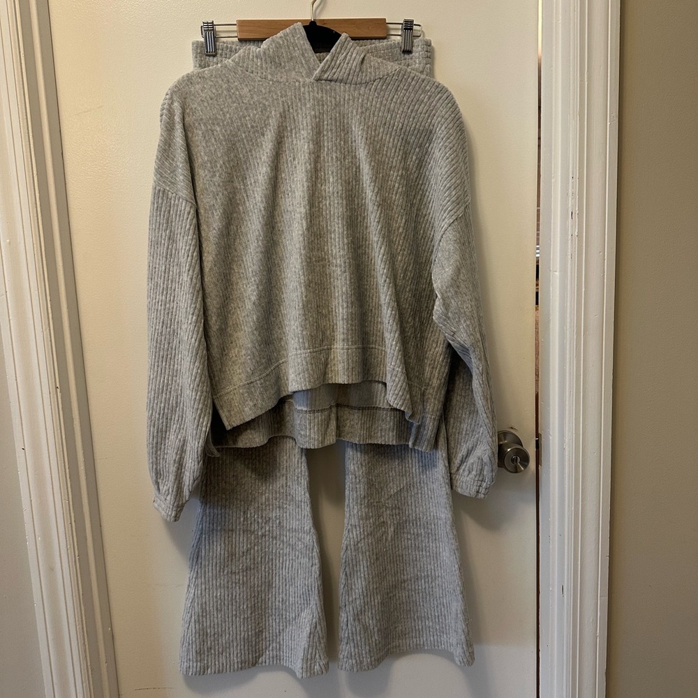Aerie Heather Grey Velour Set